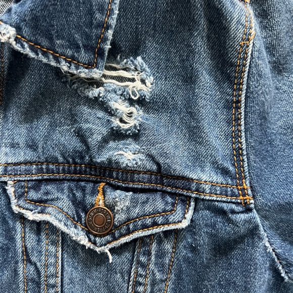 Forever 21 Classic Distressed Denim Women Jean Jacket Small. - Picture 3 of 12